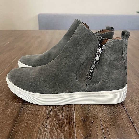Sofft Britton Waterproof Zip Olive Pull On Lightweight Leather Suede Women's 8.5 - Picture 1 of 10
